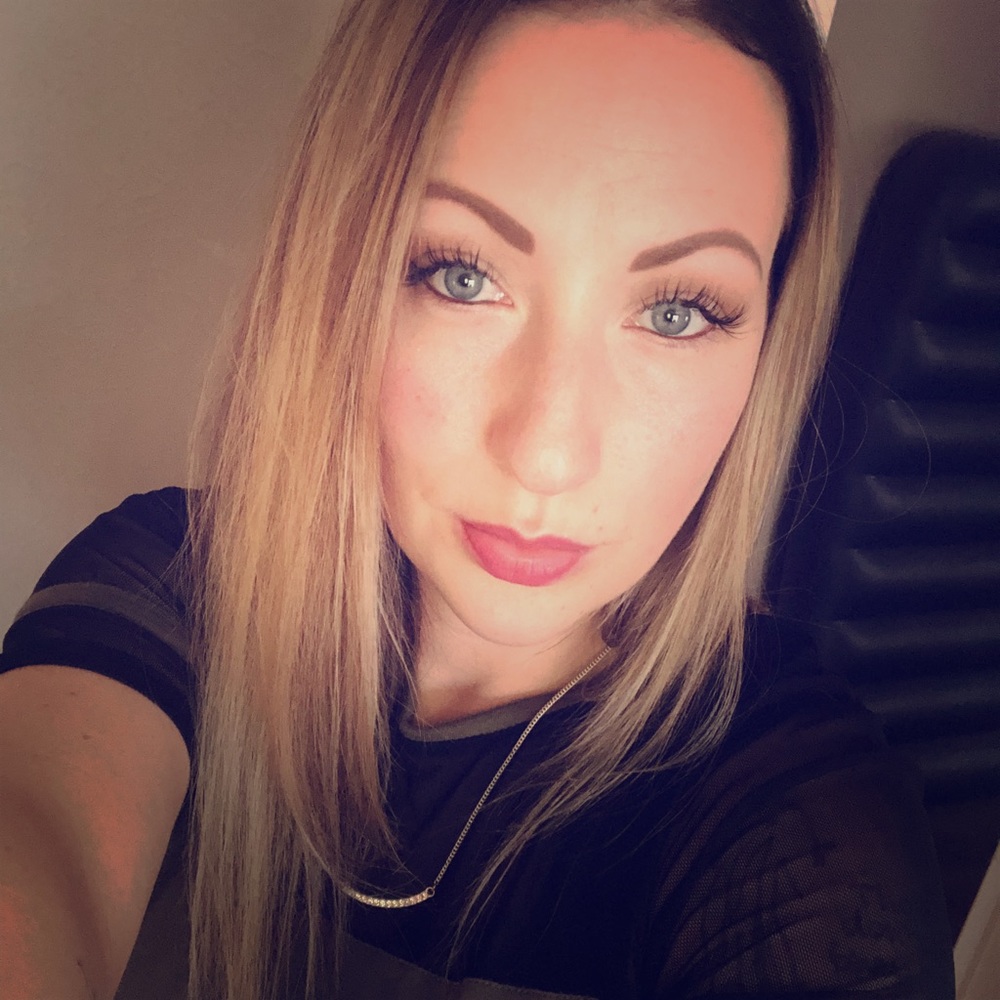Meet your Posher, Angela